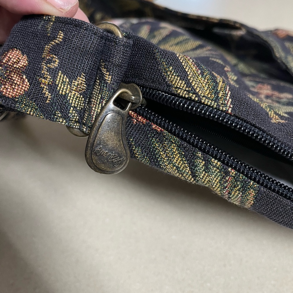 Ameribag Floral Tapestry Sling Bag healthy back bag - Picture 5 of 7